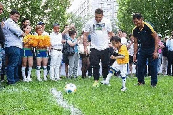 罗纳尔多时代被遗忘的前锋,罗纳尔多时期的后卫有多凶狠