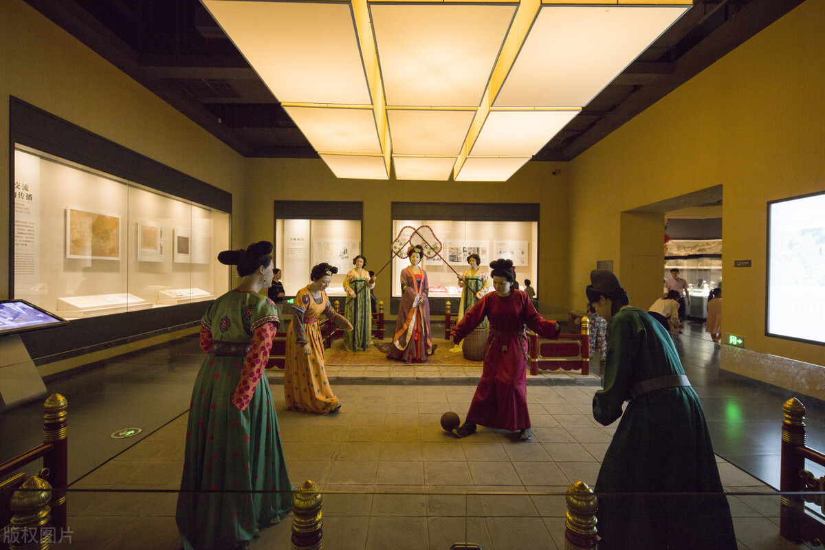 足球与中国的蹴鞠有什么关系,古代中国人蹴鞠很厉害吗