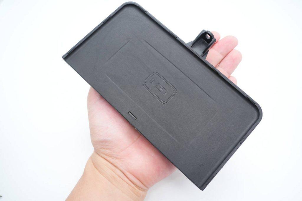 宝马5系无线充电拆解,宝马5系充电器怎么拆