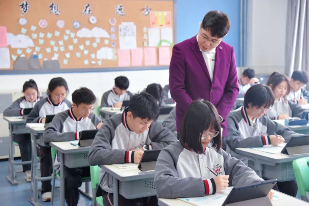 我搭好成长舞台，你搏出璀璨未来！青岛为明学校让每个孩子都成功