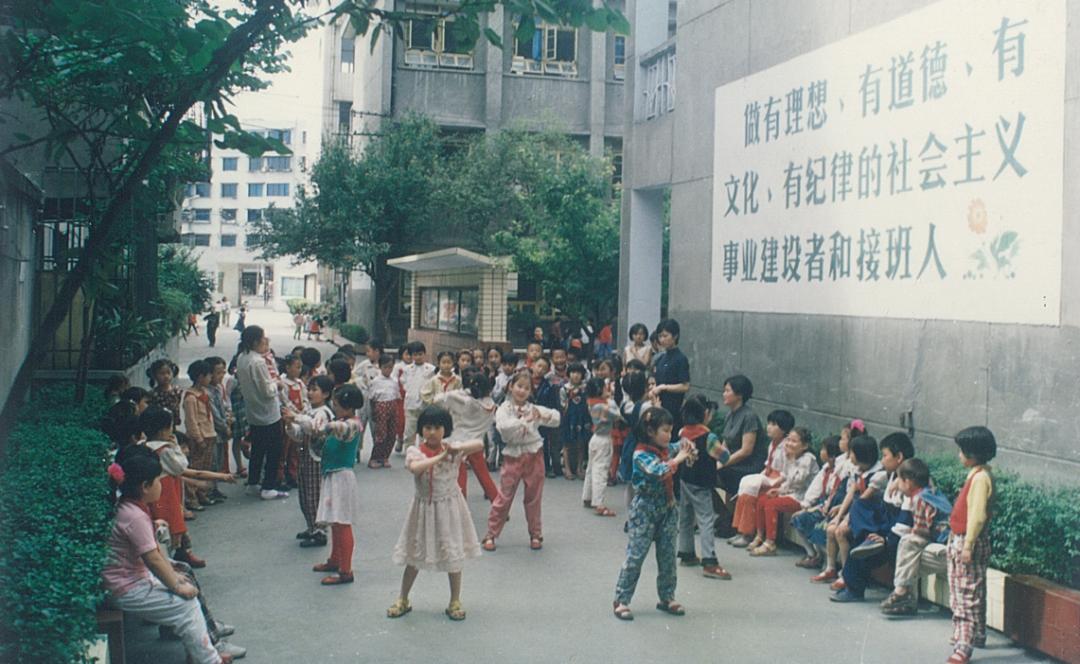 她用20盘录像带揭露和30个导演的“丑事”，退圈20年后又复出了