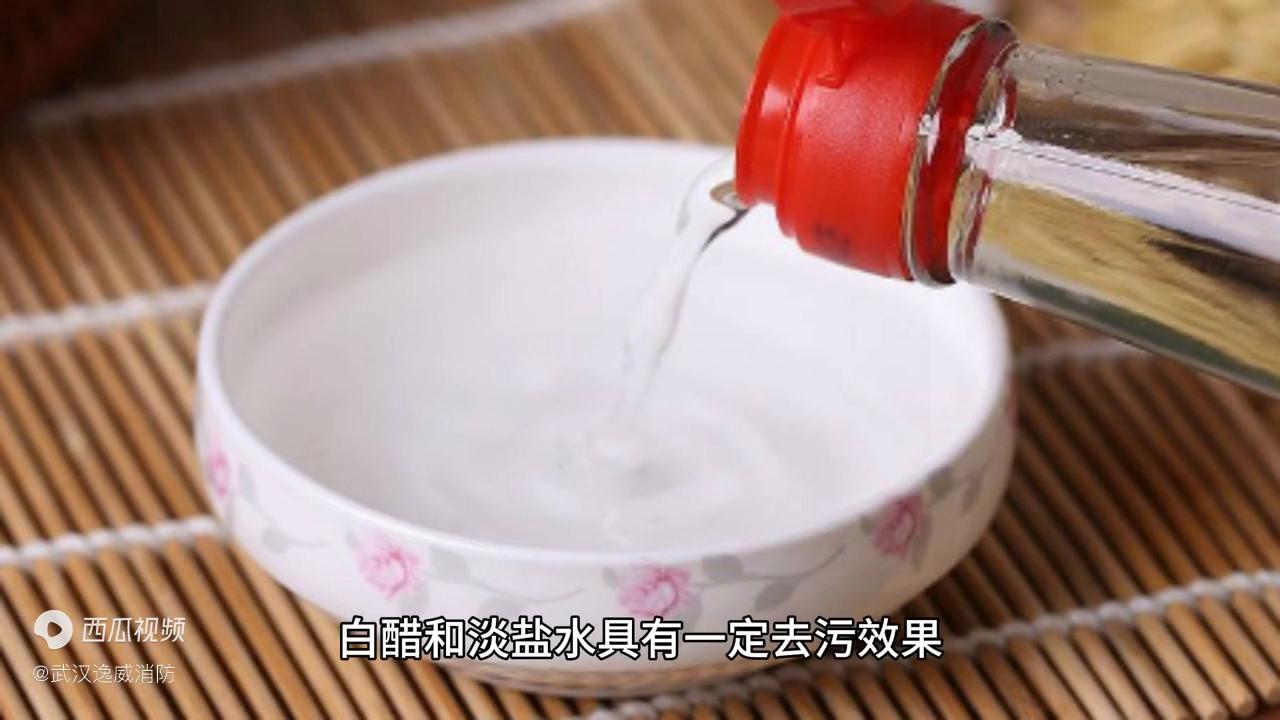 白衣服沾红油怎么办,红油弄衣服上怎么洗