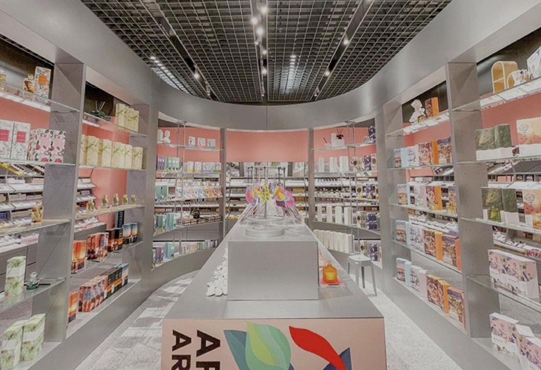 花西子/薇诺娜们为什么要开线下店？