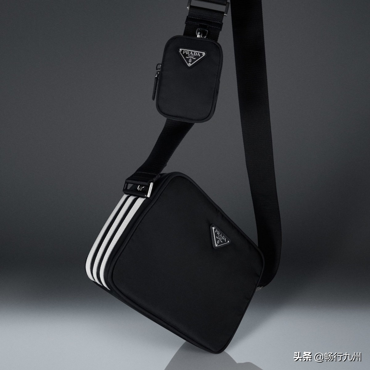背着迷你包的Forum鞋、渔夫帽、运动服adidasPrada联名系列