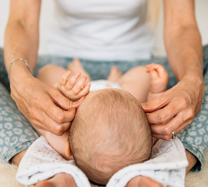 婴儿脐疝复位按摩技巧,怎么给婴儿按摩穴位