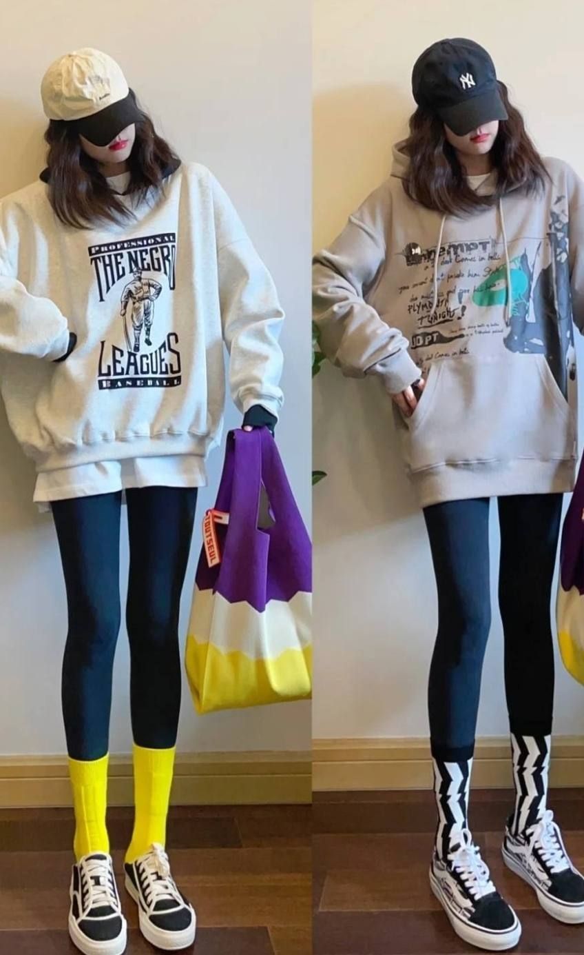 白色羽绒服搭配鲨鱼裤马丁靴 (长款羽绒服搭配鲨鱼裤烟管靴)