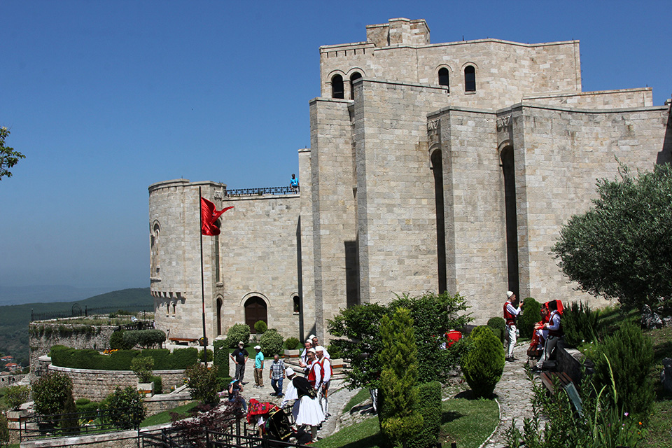 探秘阿尔巴尼亚,走进欧洲最穷国家阿尔巴尼亚