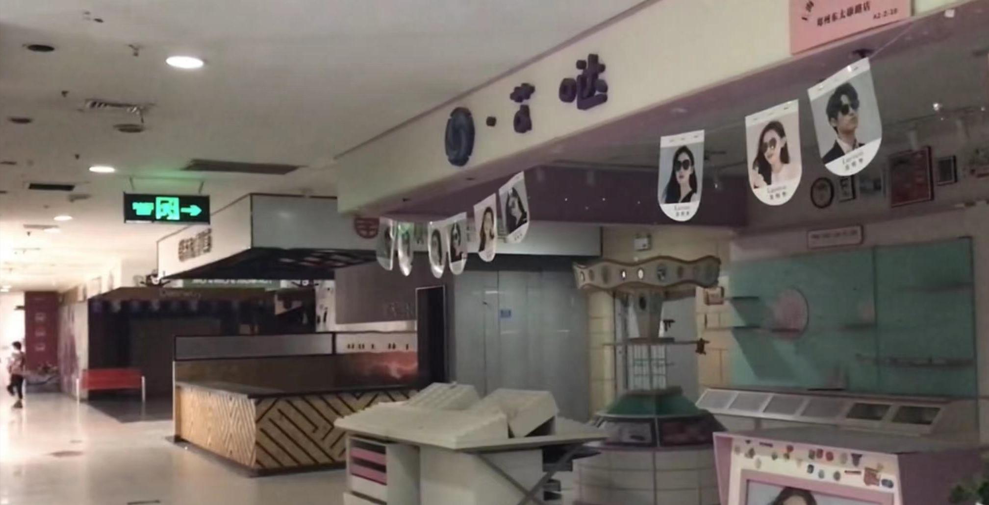 昔日繁华的大街如今空荡荡的,昔日繁华地带如今冷冷清清