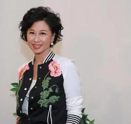 叶倩文与林子祥分别出生何年,叶倩文靠林子祥才出名吗