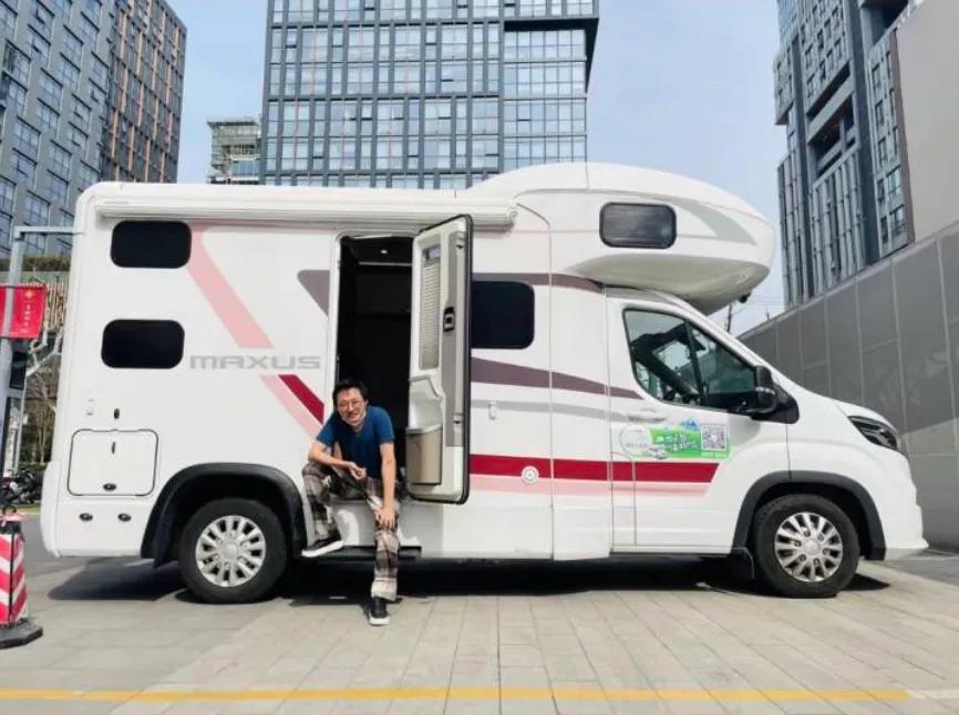 小区被封租房车过夜 (被封租房车过夜上海小伙)