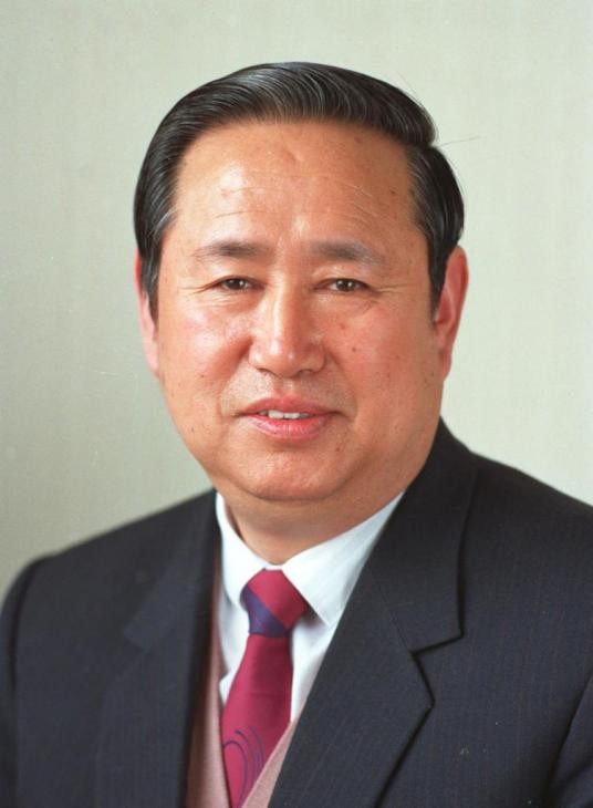 他官至副国级，曾任山东省委书记，晚年捐出200万稿费，享年92岁