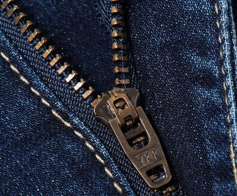 二十多块钱一条的牛仔裤,几十块钱的牛仔裤和100块钱的差别