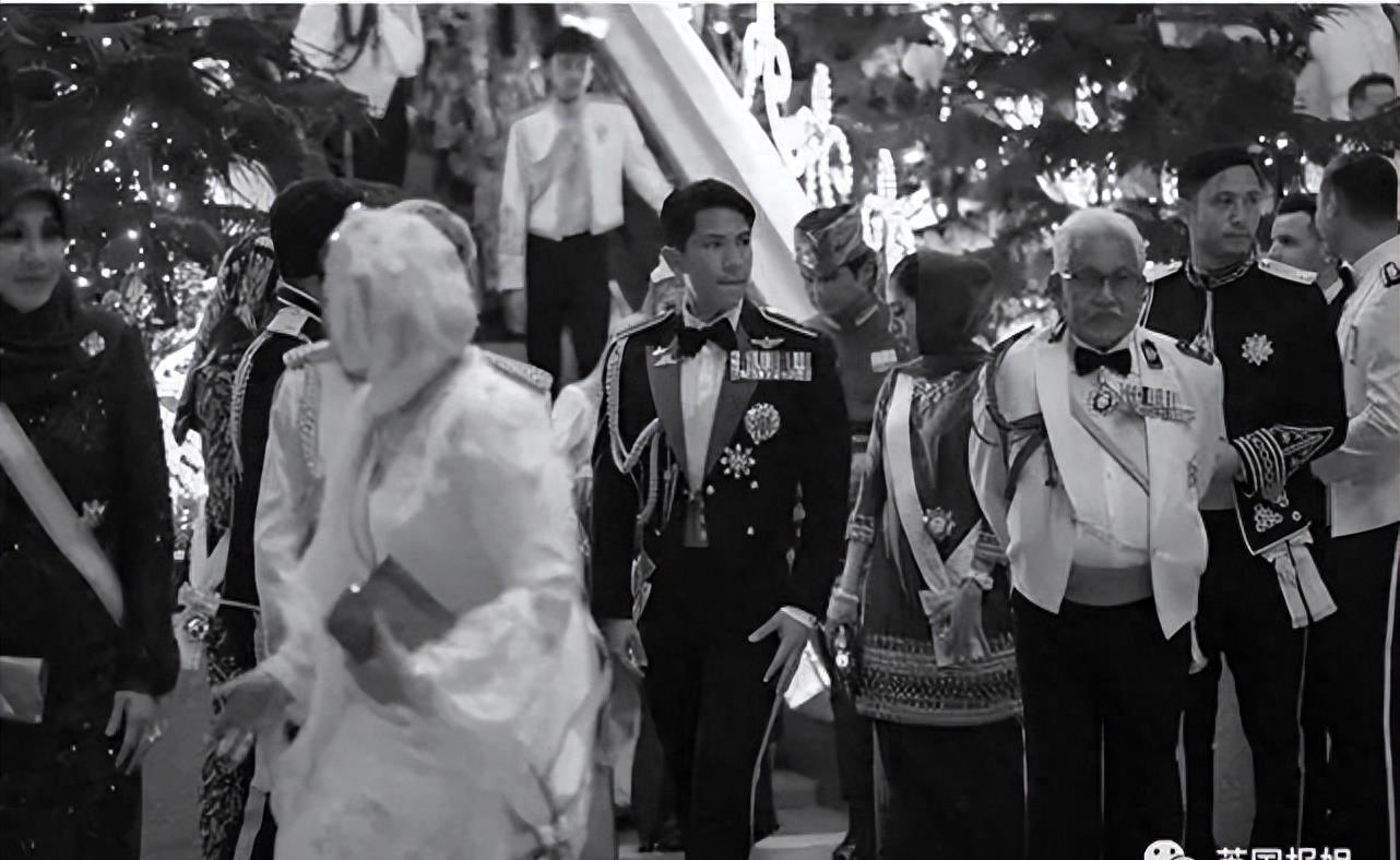 亚洲最帅王子与平民女孩结婚,亚洲最帅王子迎娶平民女孩老婆