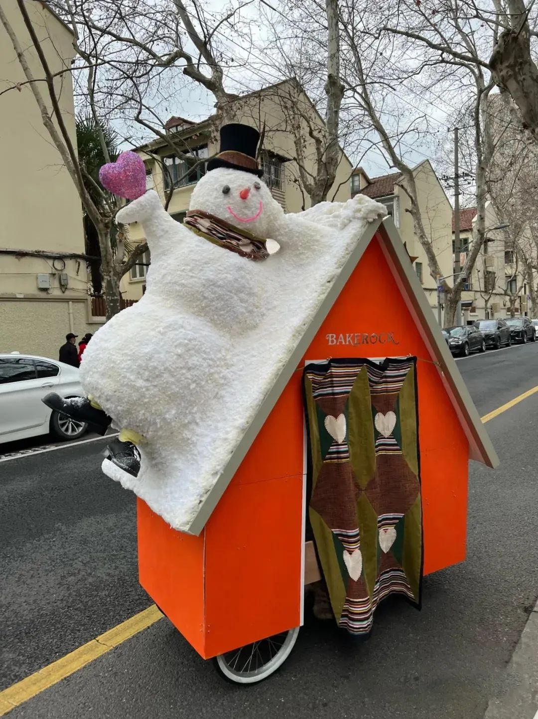 夫妻摆地摊月入90000,95后夫妻摆摊日收入9000多元