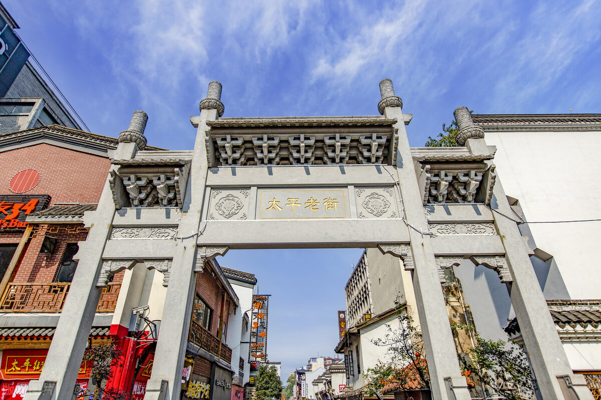 长沙国金中心网红打卡公仔雕像,湖南长沙网红打卡旅游景点