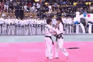 千万不要轻易穿抹胸吃火锅！