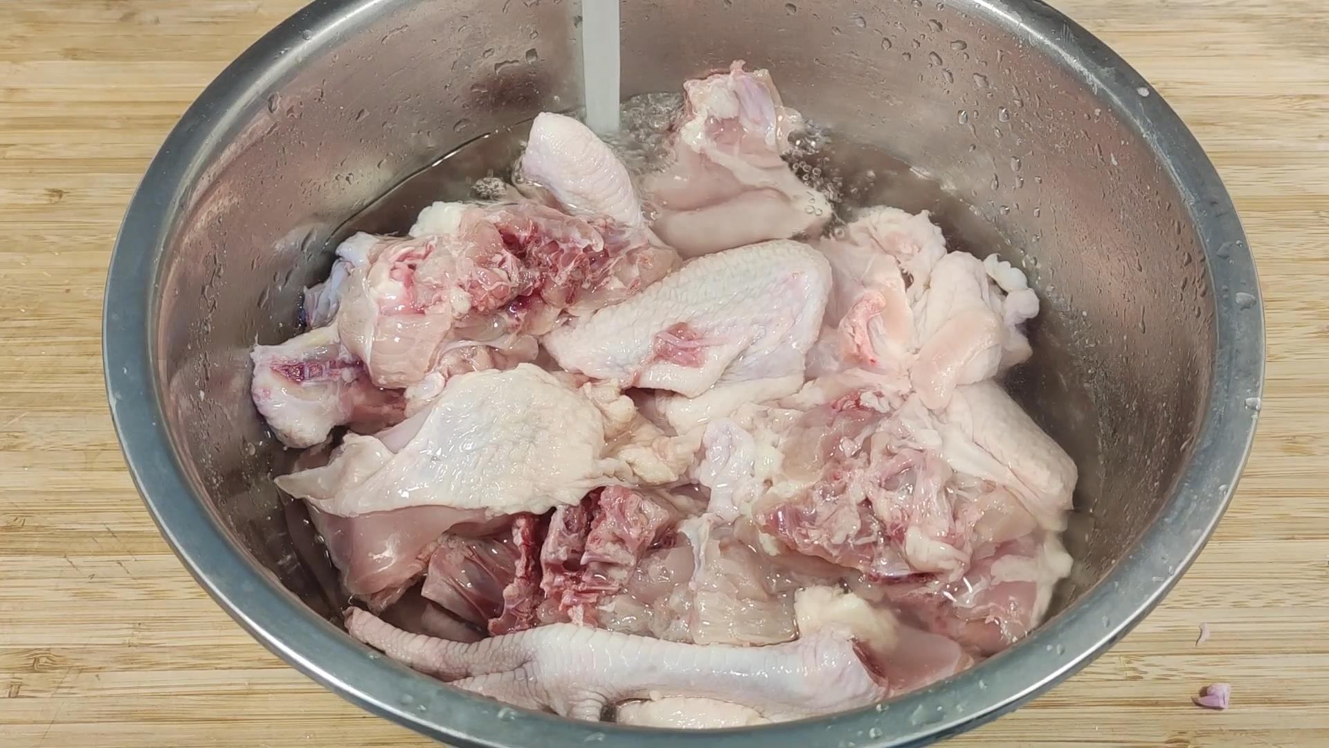 炖鸡汤都放哪些食材好喝,炖鸡汤的正确做法放什么