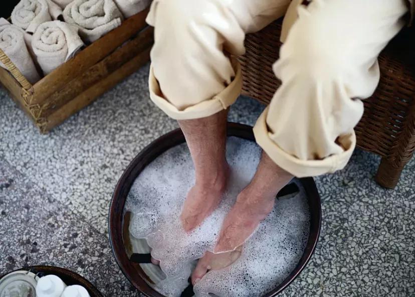 冬天天气冷手脚冰凉是怎么回事,天气越来越冷到了手脚冰凉的时候