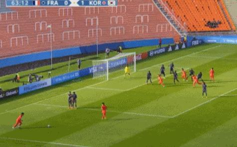 大冷门，2-1！韩国掀翻世界冠军，苦等26年复仇，中国男足未参赛