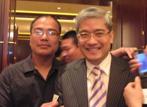 *咸平郎**：学渣逆袭成学霸，好好的经济专家不做，要做“江湖*子骗**”