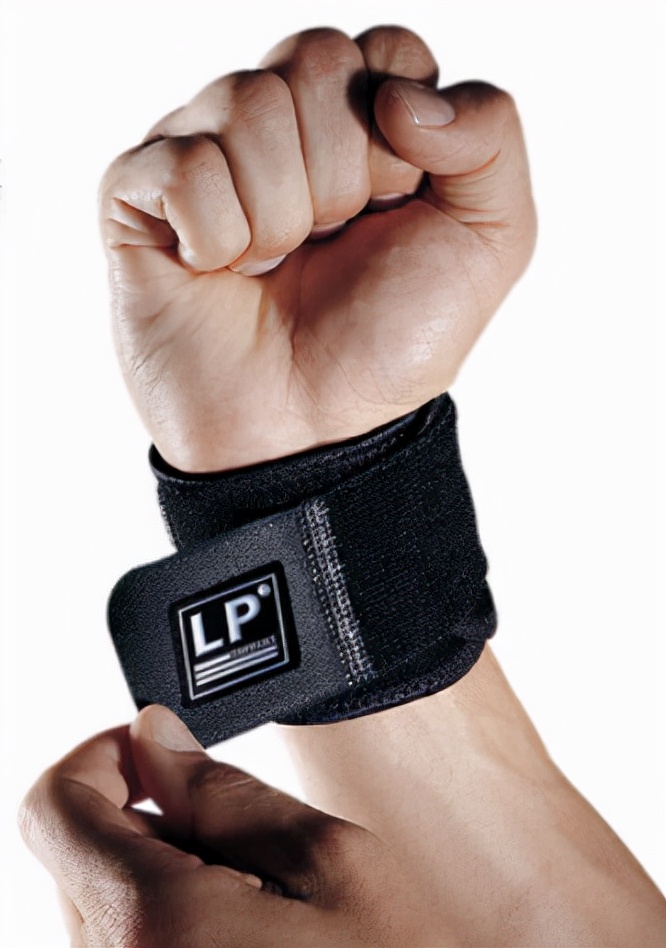 羽毛球运动员实用护具,打羽毛球戴什么护具好