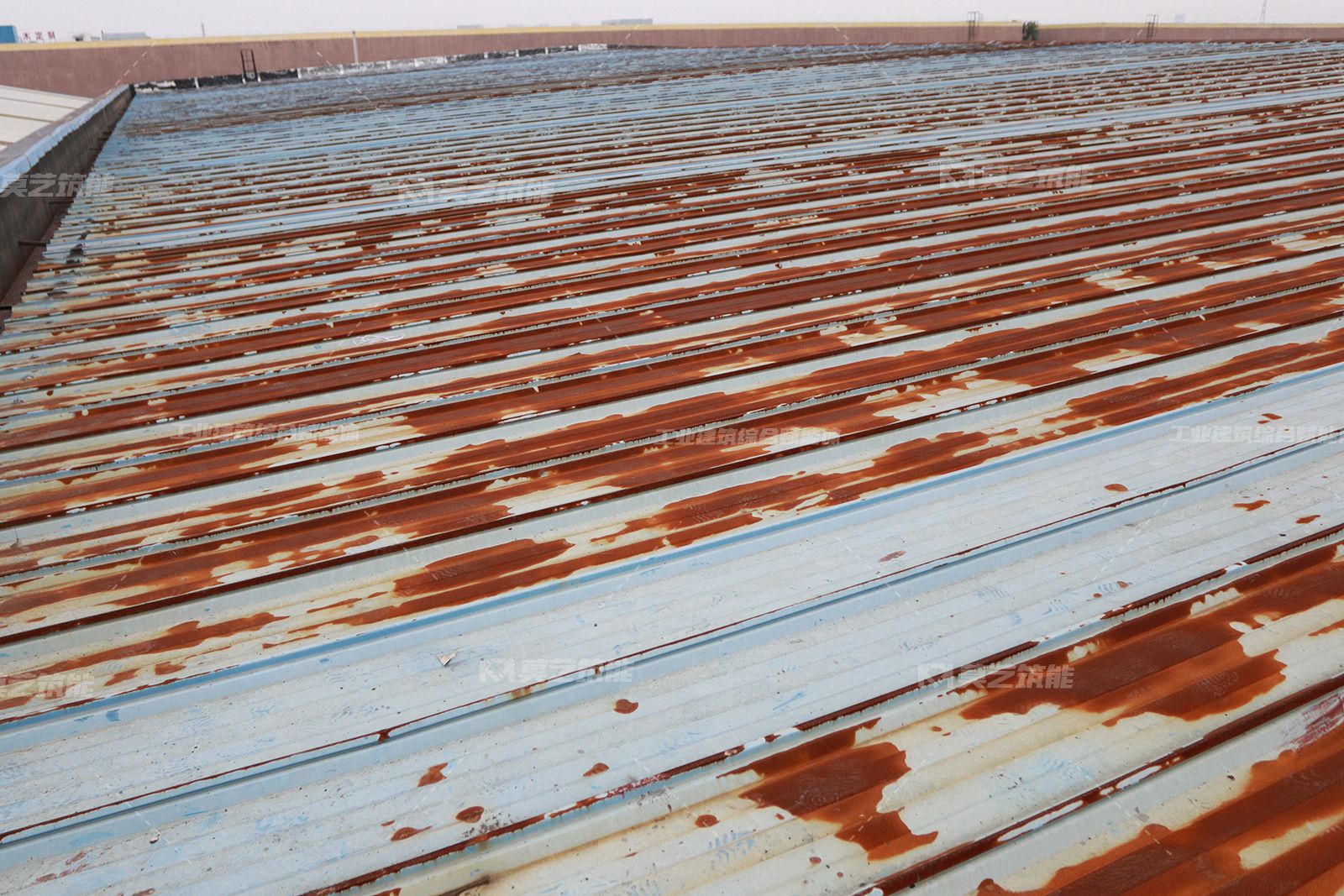 房顶漏水搭彩钢顶好吗,叠石桥彩钢房顶漏水维修