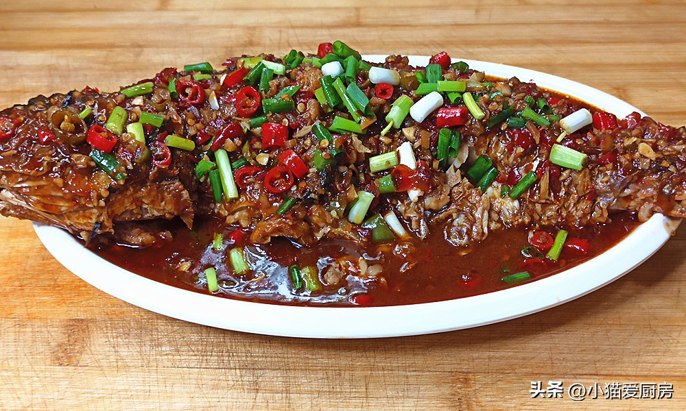 农村下酒菜泡椒蒸腊草鱼,酸菜泡椒草鱼的家常做法