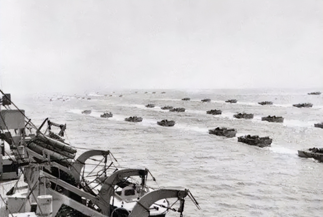 1964年，他只身一人驾驶登陆艇起义，国防部直接奖励黄金600两