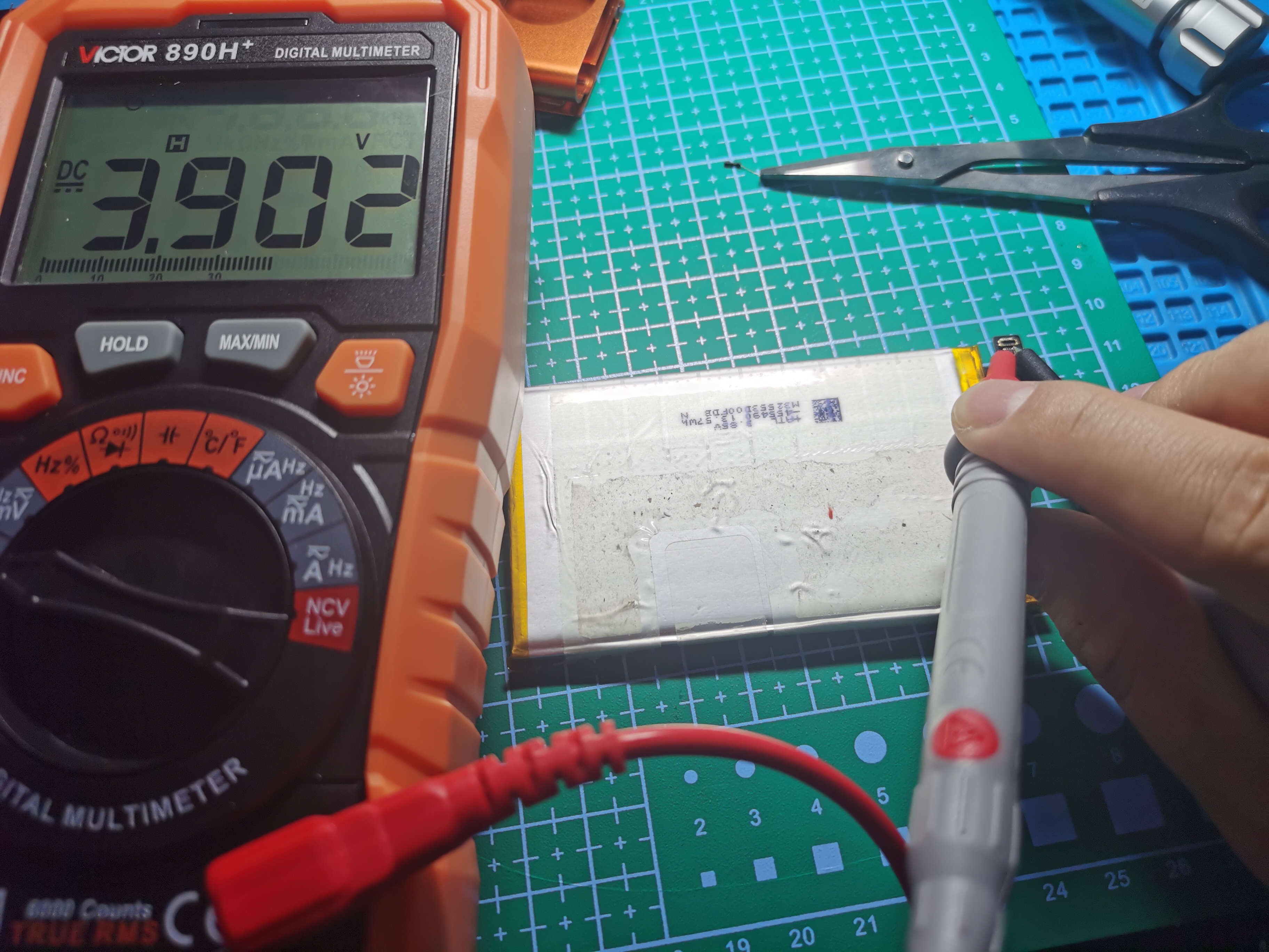 mp3充不进去电，无法*放播**，检测出电池问题，更换新电池