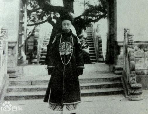 62年溥仪和毛主席聊：我在皇宫时，一顿饭十几个菜，每个菜吃一口