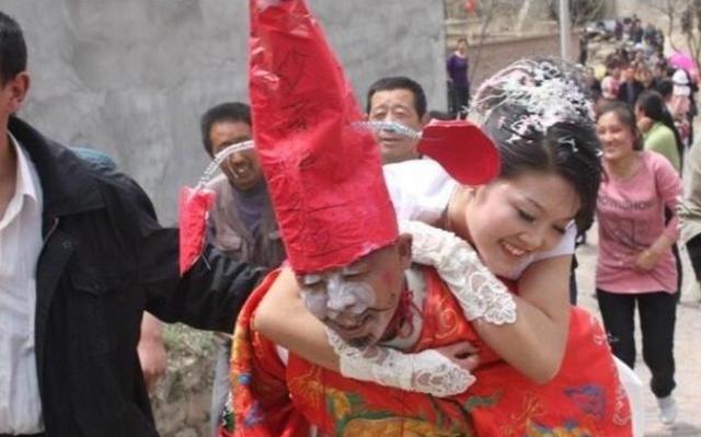 3年前，听妈话婚姻AA，3年后，他攒了12万，我买电脑还得分期