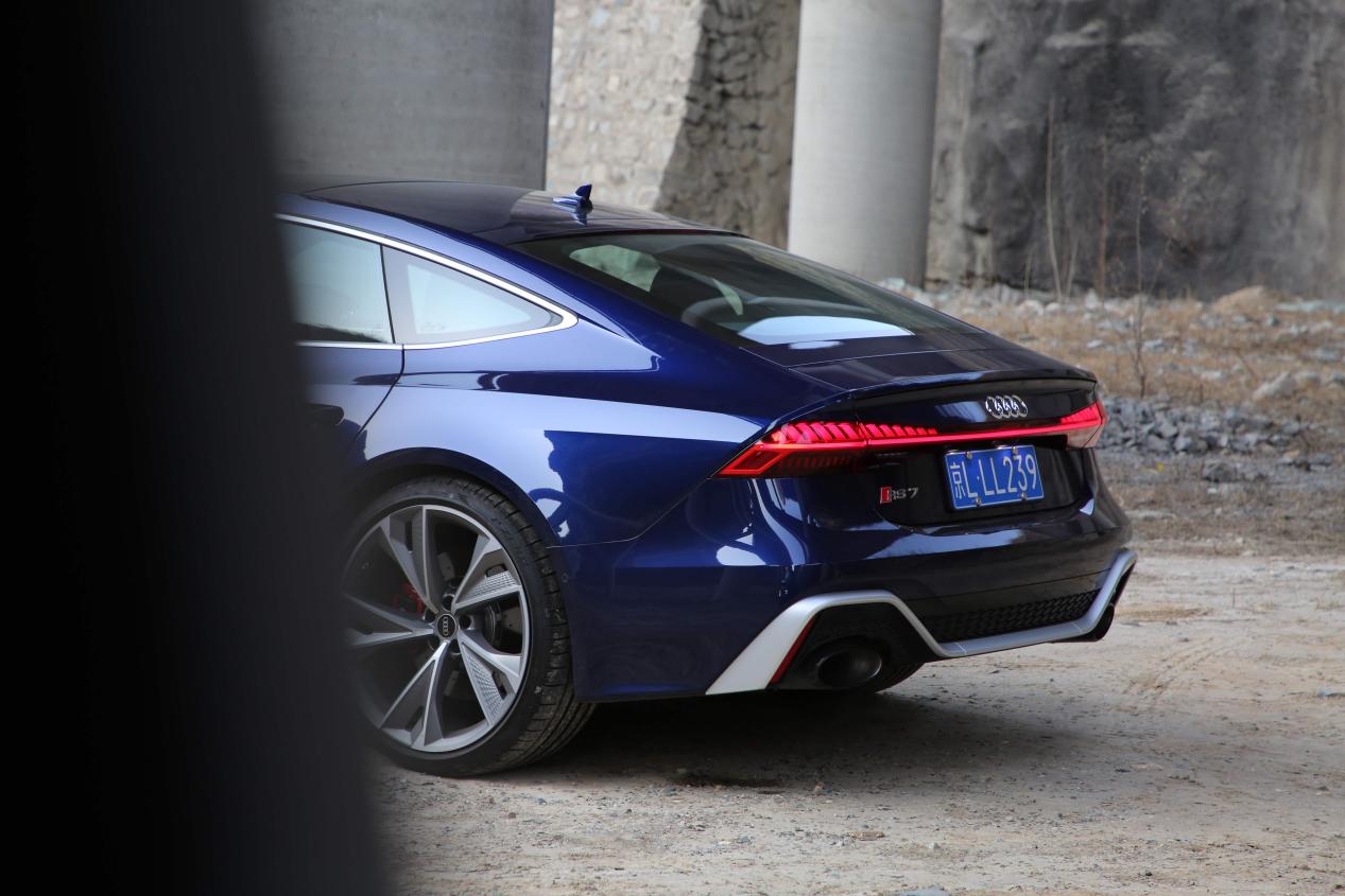 奥迪rs7高端大气是成功男士的首选,新款奥迪rs7sportback