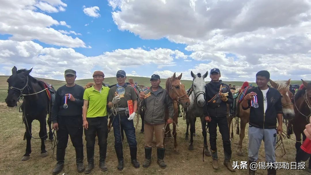 看！这场由农牧民自发组织的比赛吸近900余名游客观看！