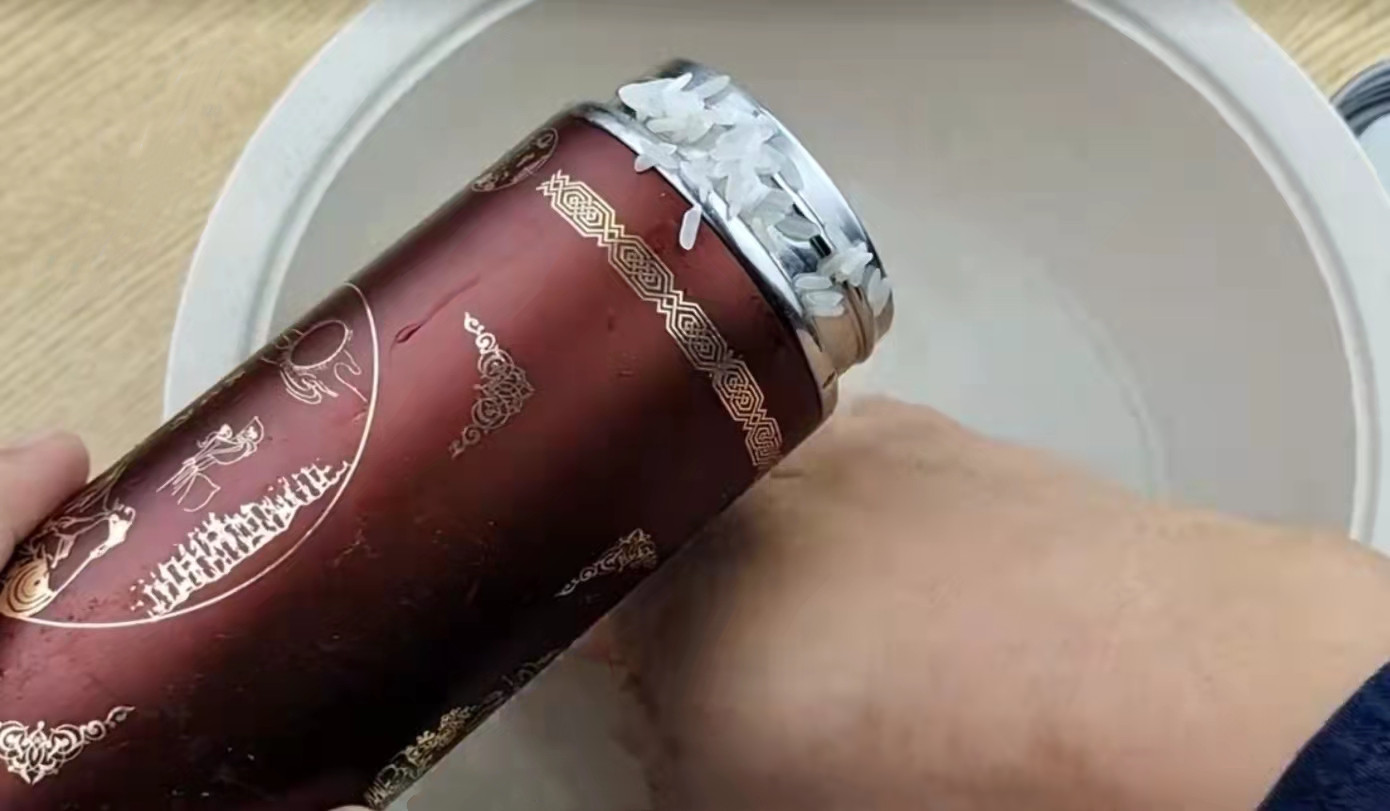 茶杯滤网清洗小窍门保温杯,没有刷杯子的刷子怎么清洗保温杯