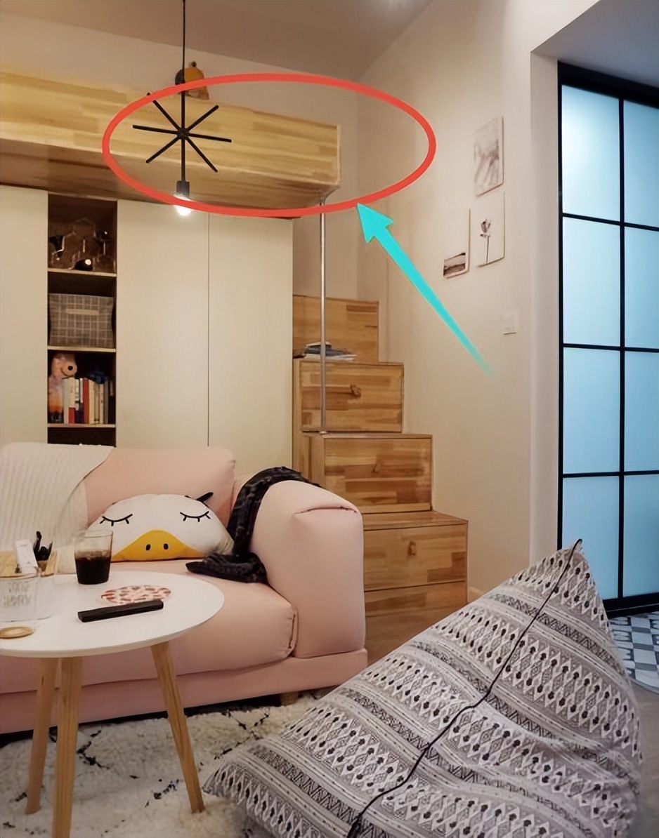 51㎡小宅，硬在衣柜上空“隔出”次卧，朋友不解！完工都夸太机智