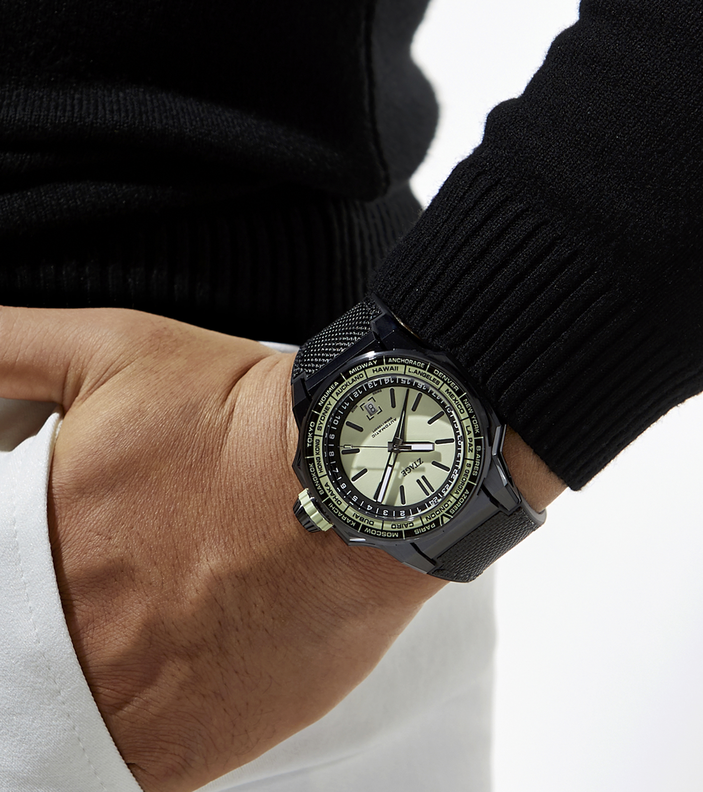 崭新诠绎奢华飞行腕表ZtageHybrid离地极光腕表