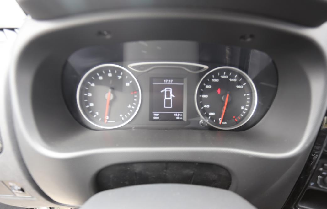 男子新车跑20万公里，成功将车跑报废，4S店：买完车就没有熄过火