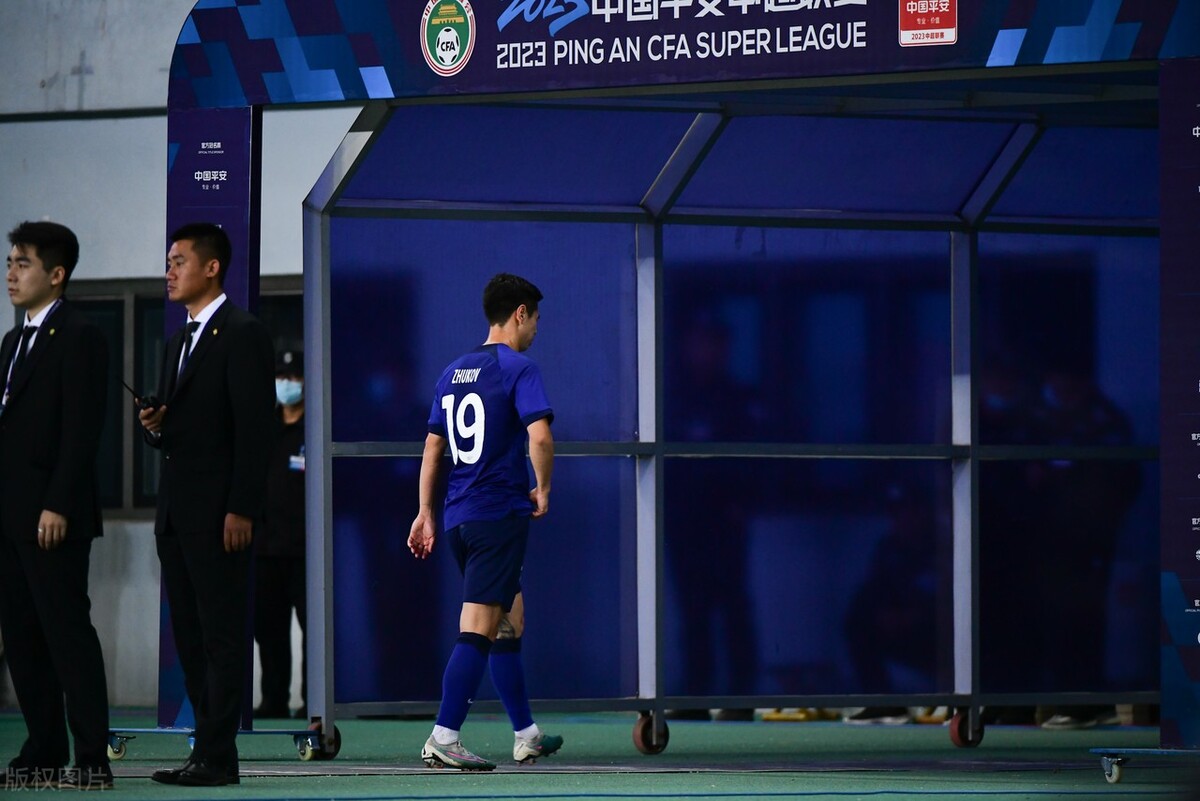 中超黄牌主裁判,中超裁判再现争议判罚裁判是谁