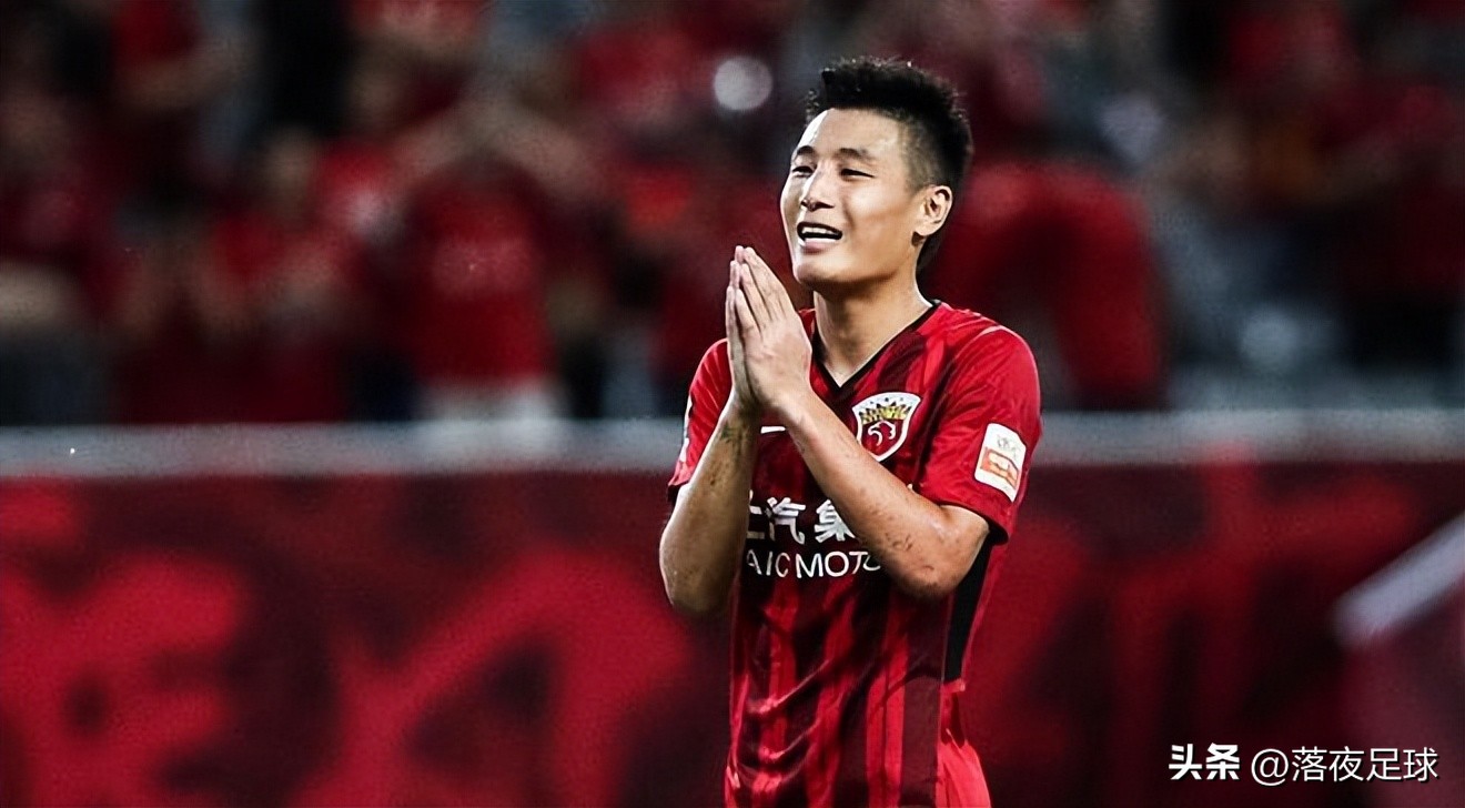 被武磊狠狠上了一课!24岁超新星后卫被拿捏,不知不觉送了点球!