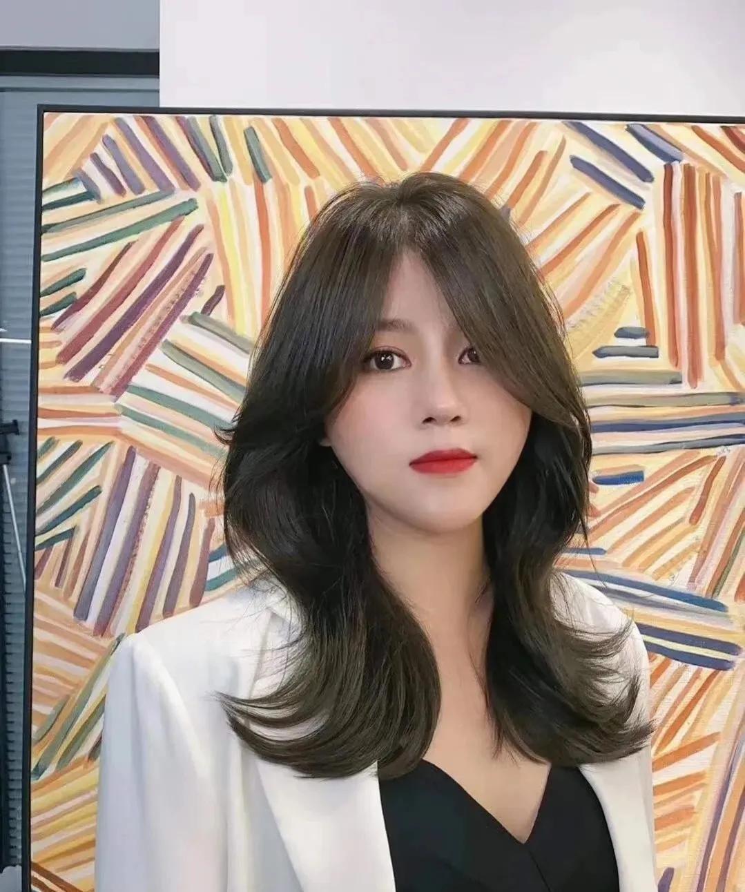 女生中长韩式浪漫气垫烫