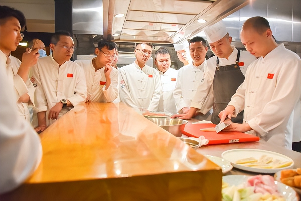 蒙眼拉面创始人,蒙眼抻面