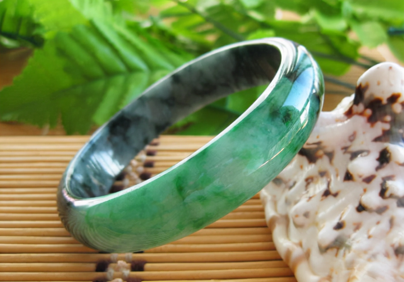 最简单鉴别玉石翡翠,纯天然翡翠鉴定真伪方法与技巧