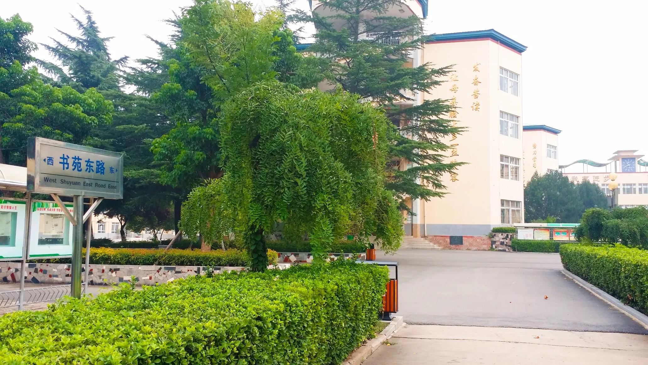 这所中学虽不在主城区，但知名度却悄然攀升