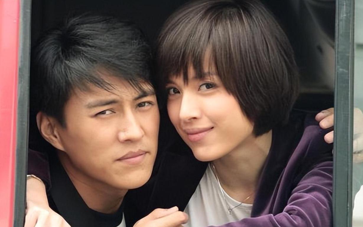 江珊爆料靳东,靳东李佳江珊合影照片