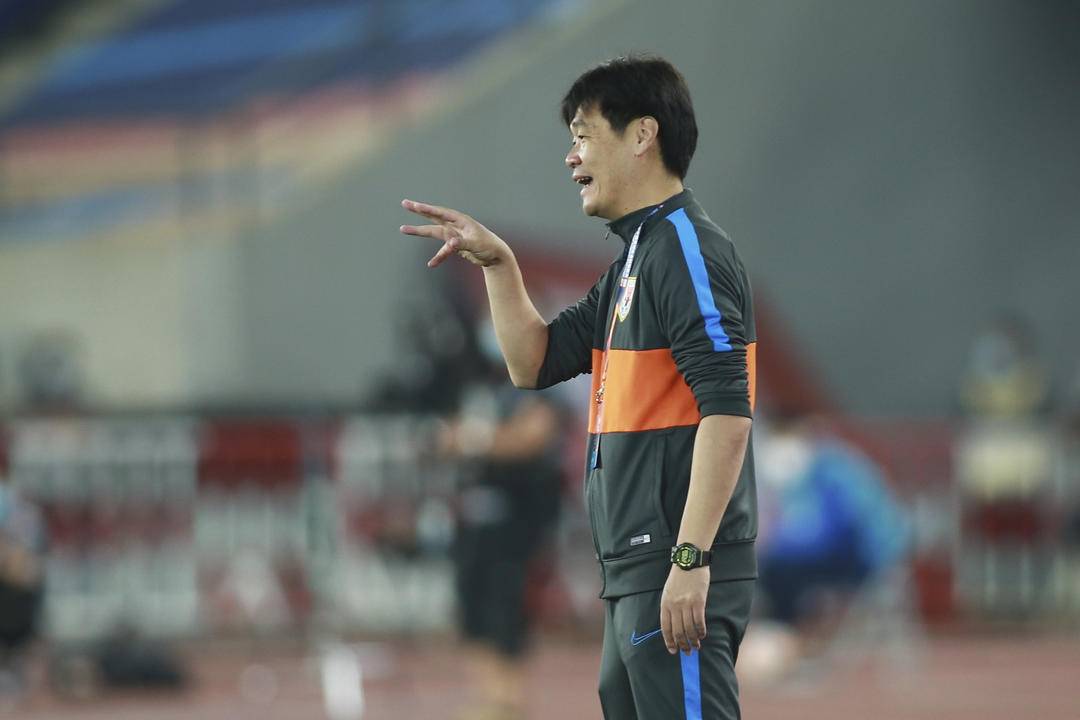 青岛足球教练李霄鹏,李霄鹏鲁能换帅视频