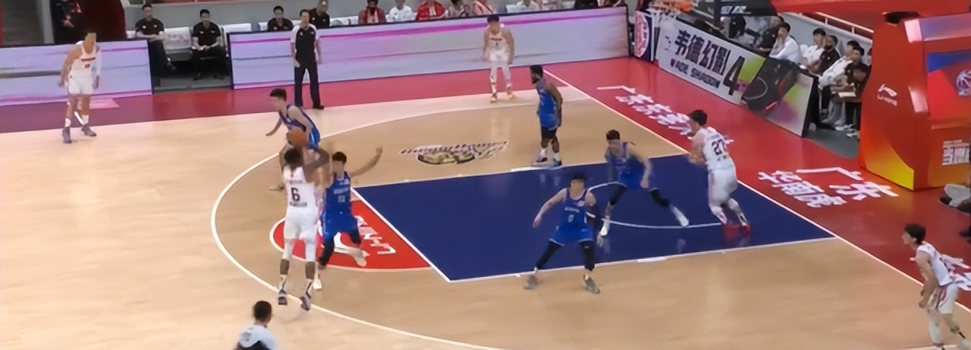 布鲁克斯27秒12分,赵睿身穿6号布鲁克斯夺冠时间