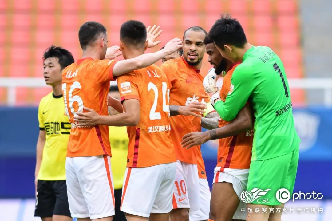 前线丨卡耶维奇、福布斯联袂进球，武汉长江2:1战胜广州队