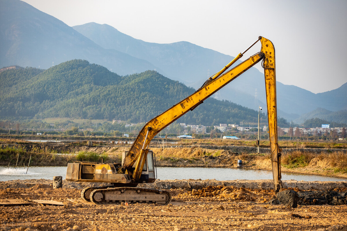 买二手挖机如何辨别和遇到哪些坑,如何避免买二手挖机的坑