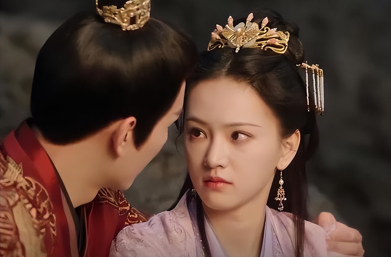 武大校花饰演最恶毒女配，作恶太多终食恶果，杀了情人后自杀