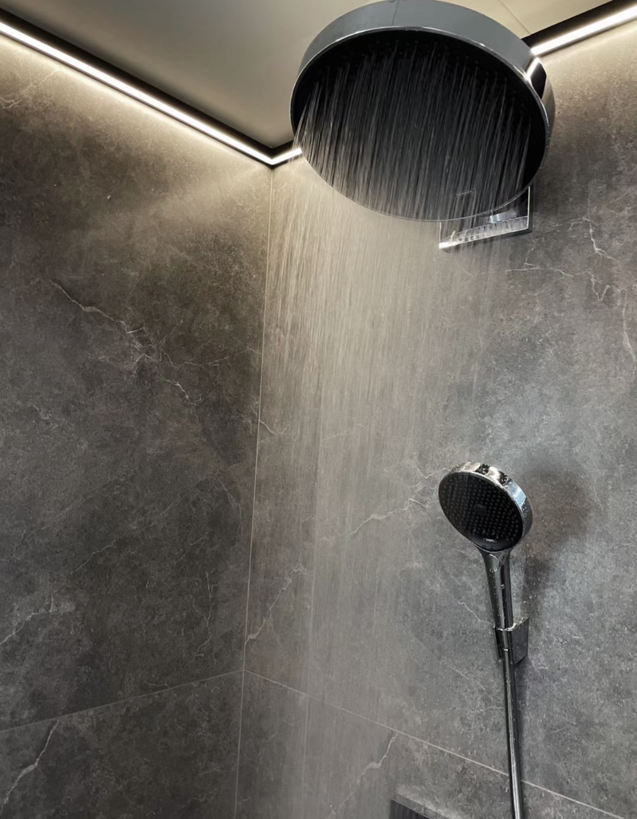 入住后花洒的真实感受,入住一年卫生间